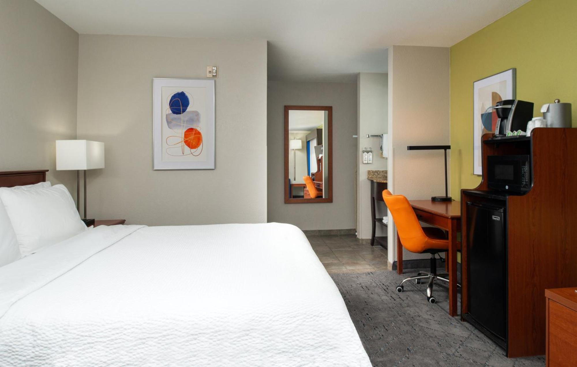 Express & By Ihg 2* Farmington