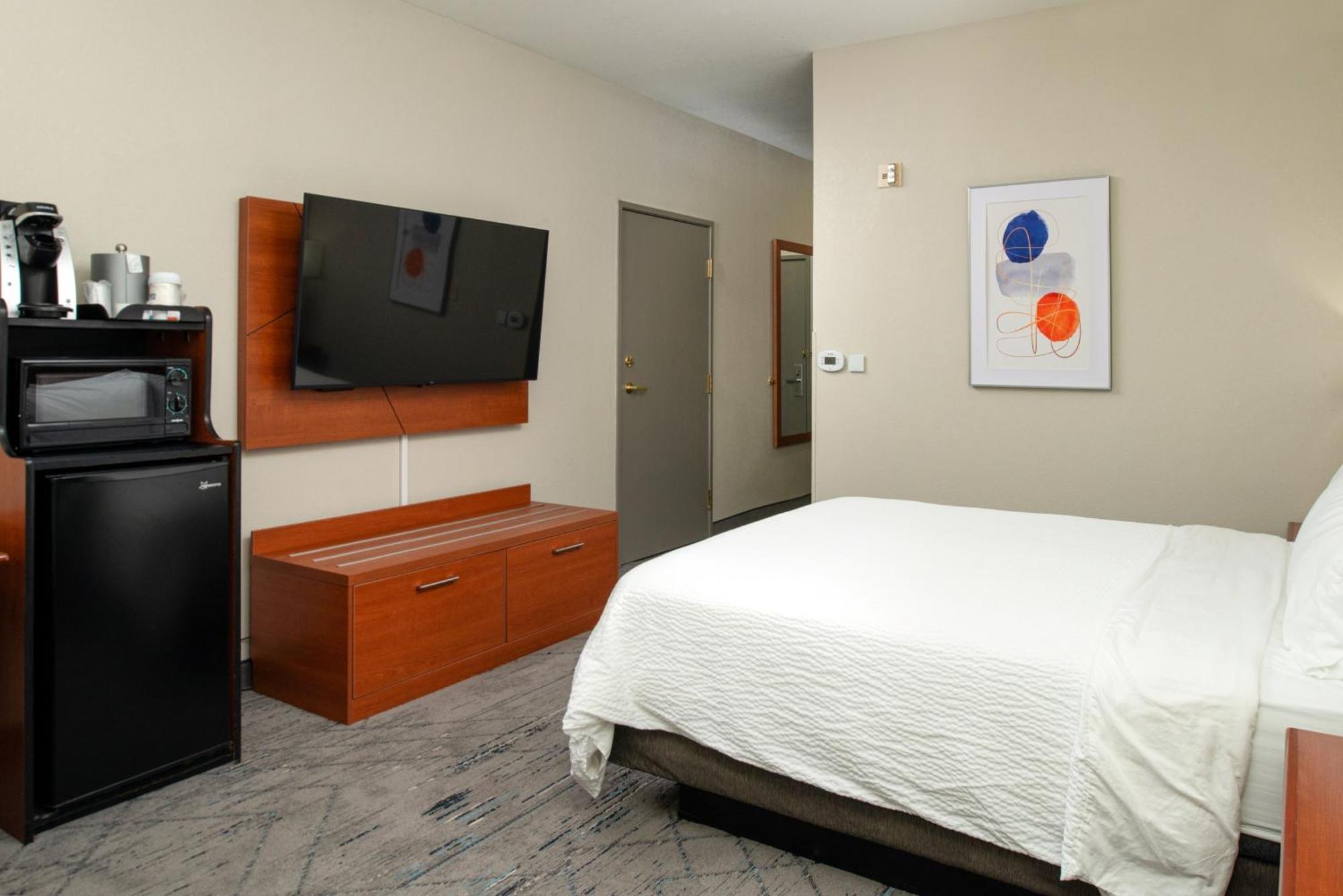 Hotel Express & By Ihg Farmington