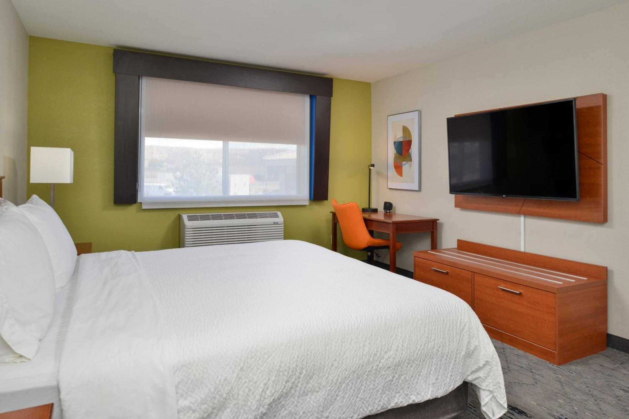 Express & By Ihg Hotel 2*