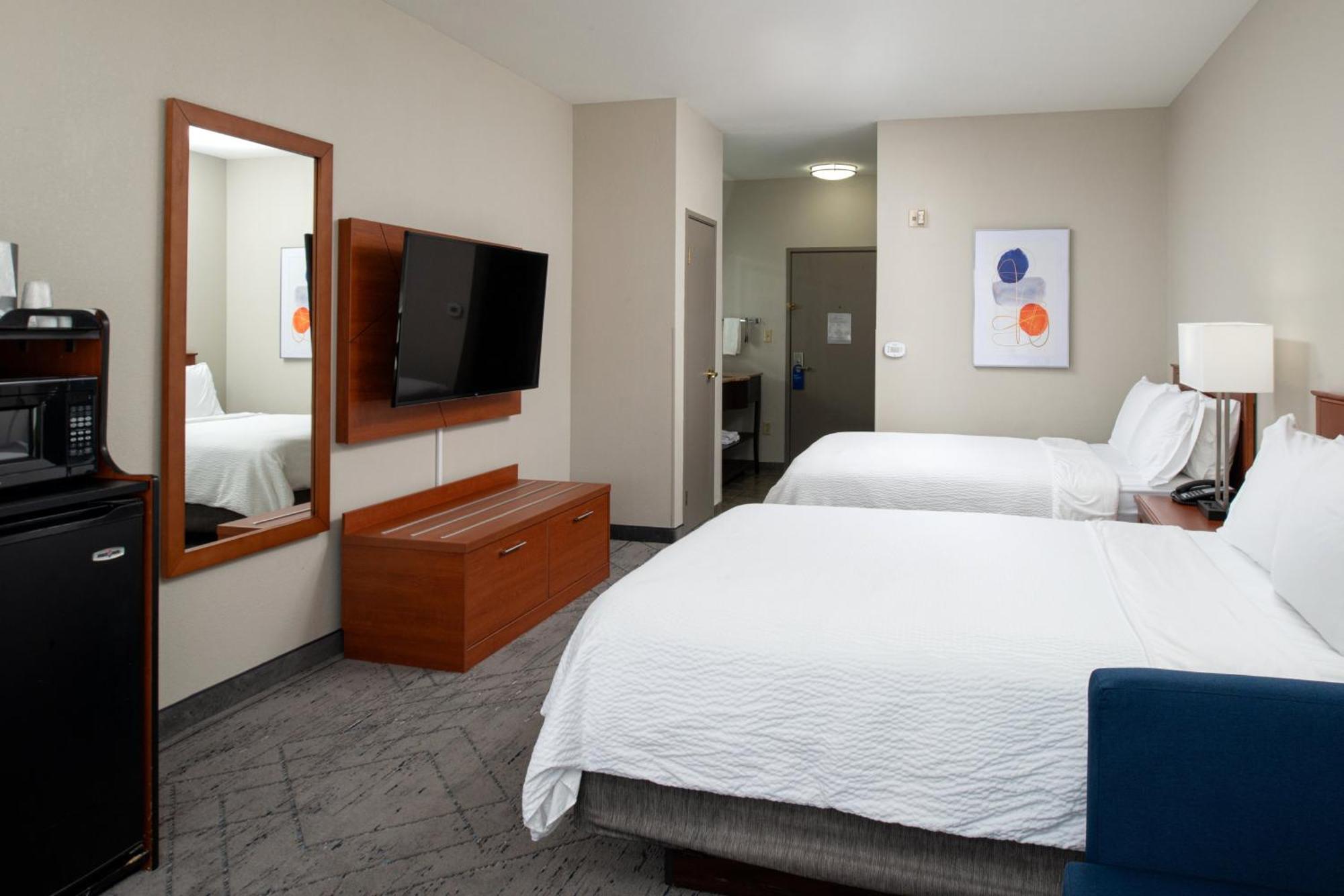 Hotel Express & By Ihg 2*