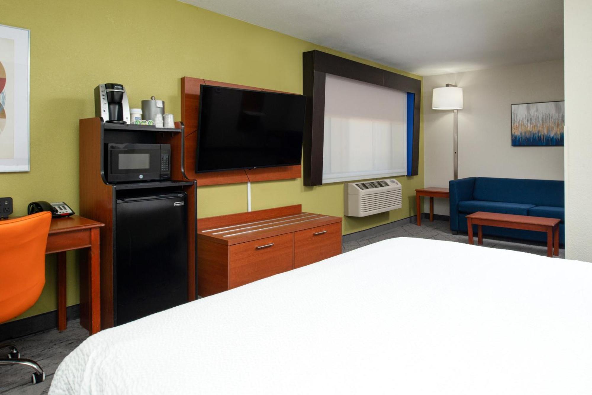 Hotel Express & By Ihg Farmington