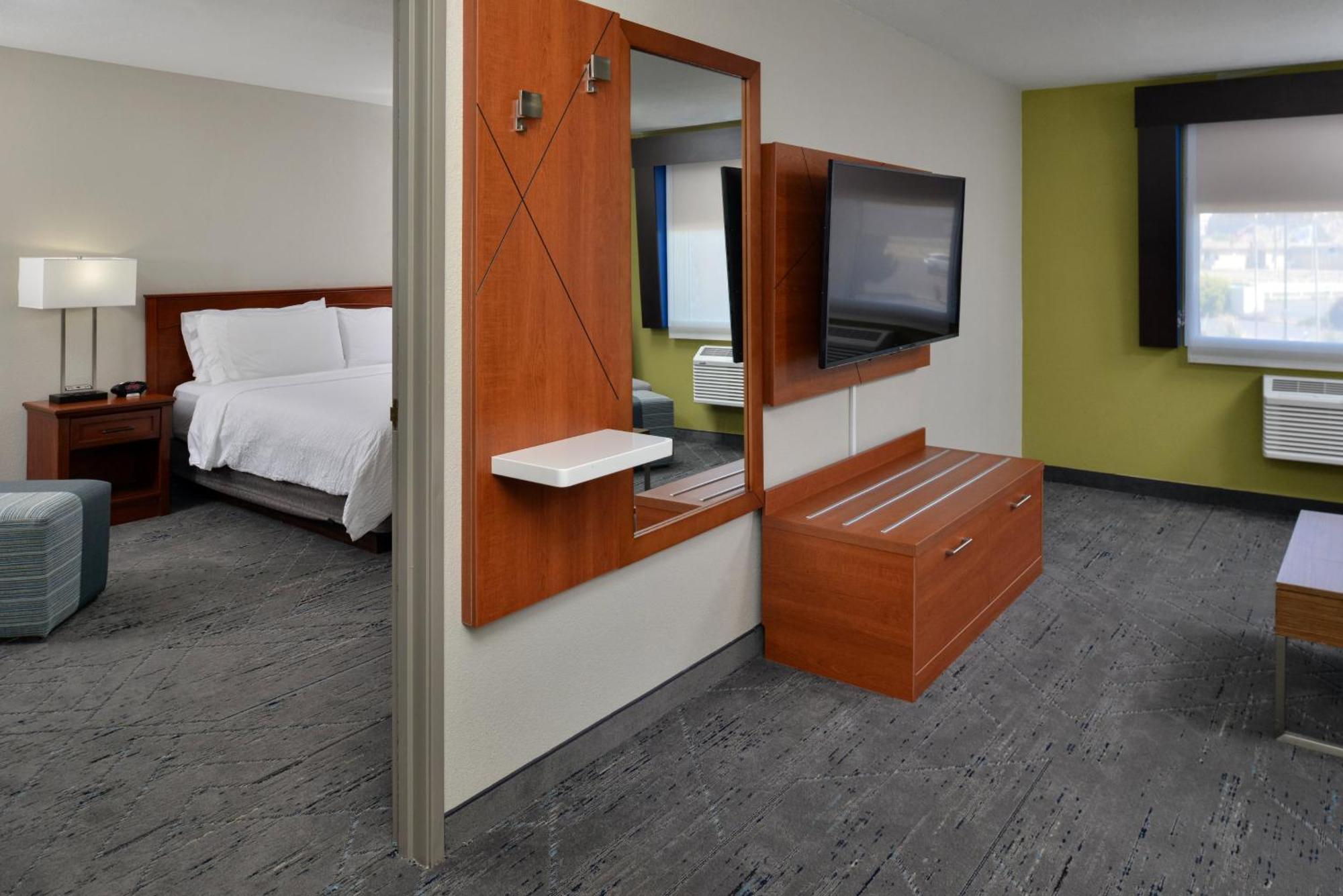 Hotel Express & By Ihg 2*