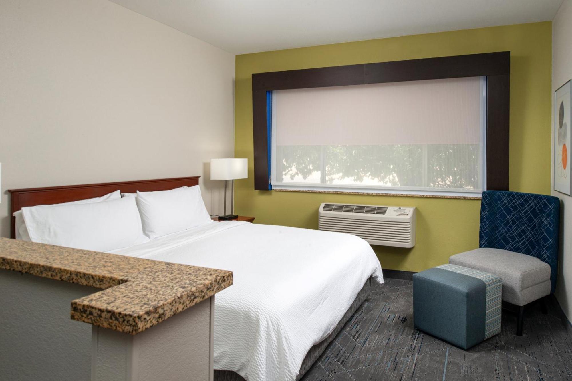 Express & By Ihg 2*