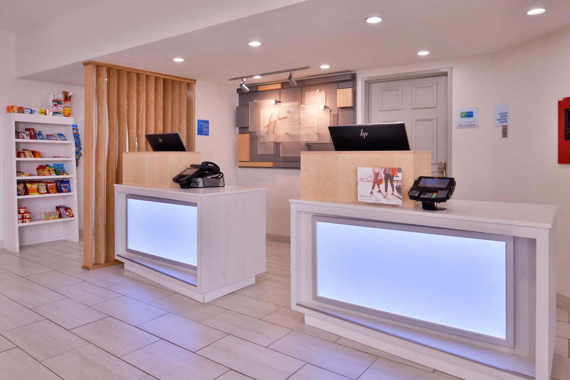 Hotel Express & By Ihg