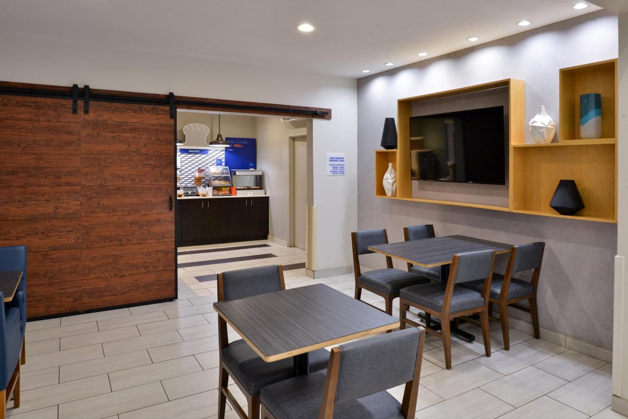 Express & By Ihg Hotel Farmington