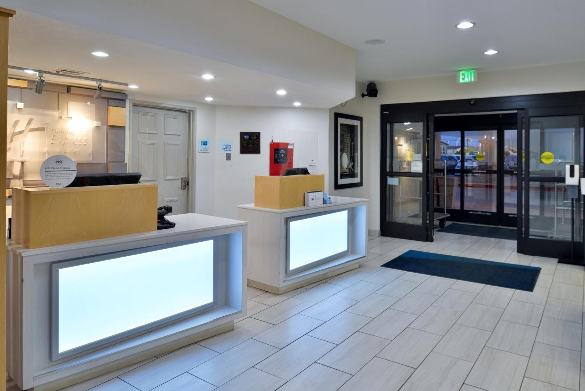 Express & By Ihg 2*