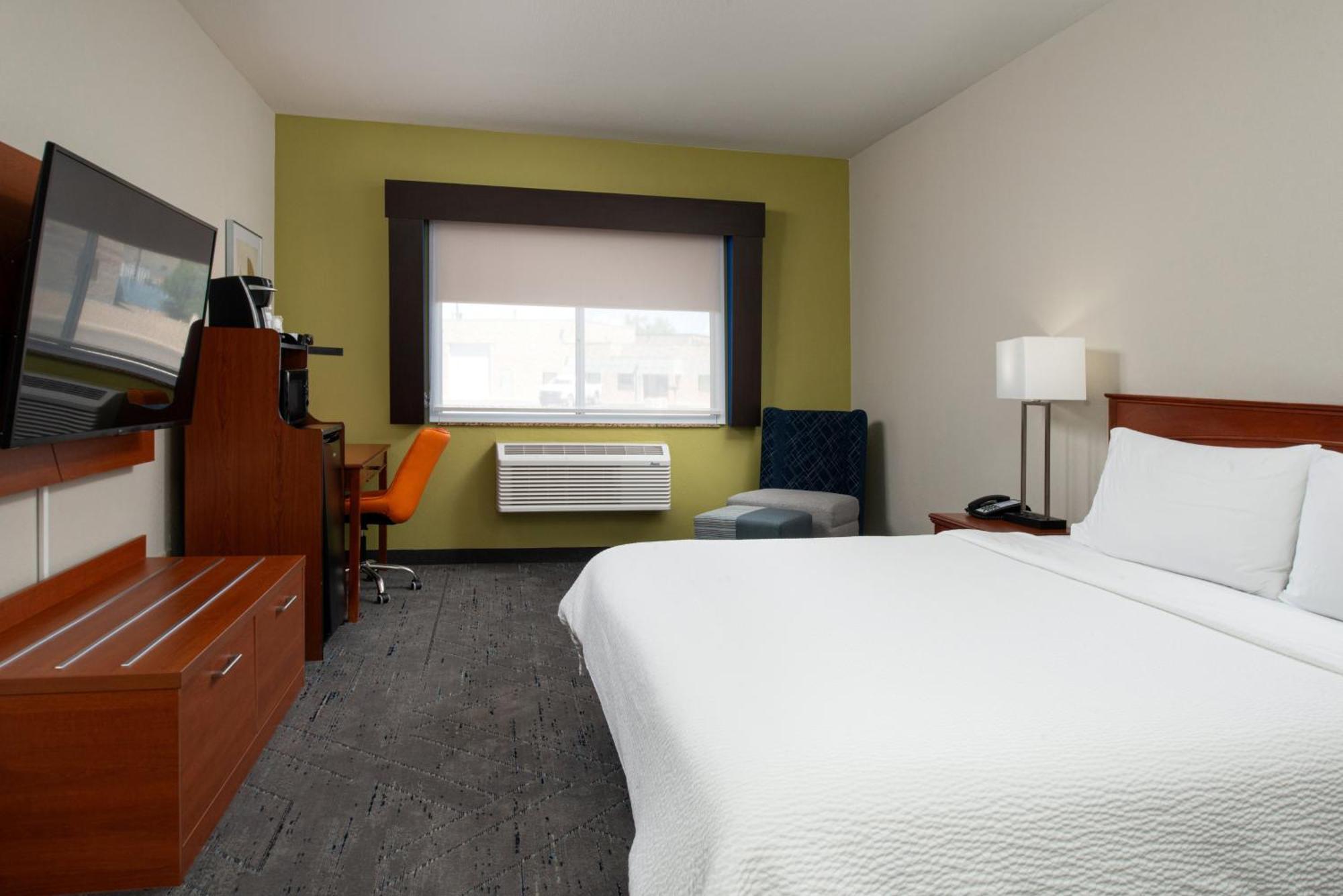 Hotel Express & By Ihg Farmington