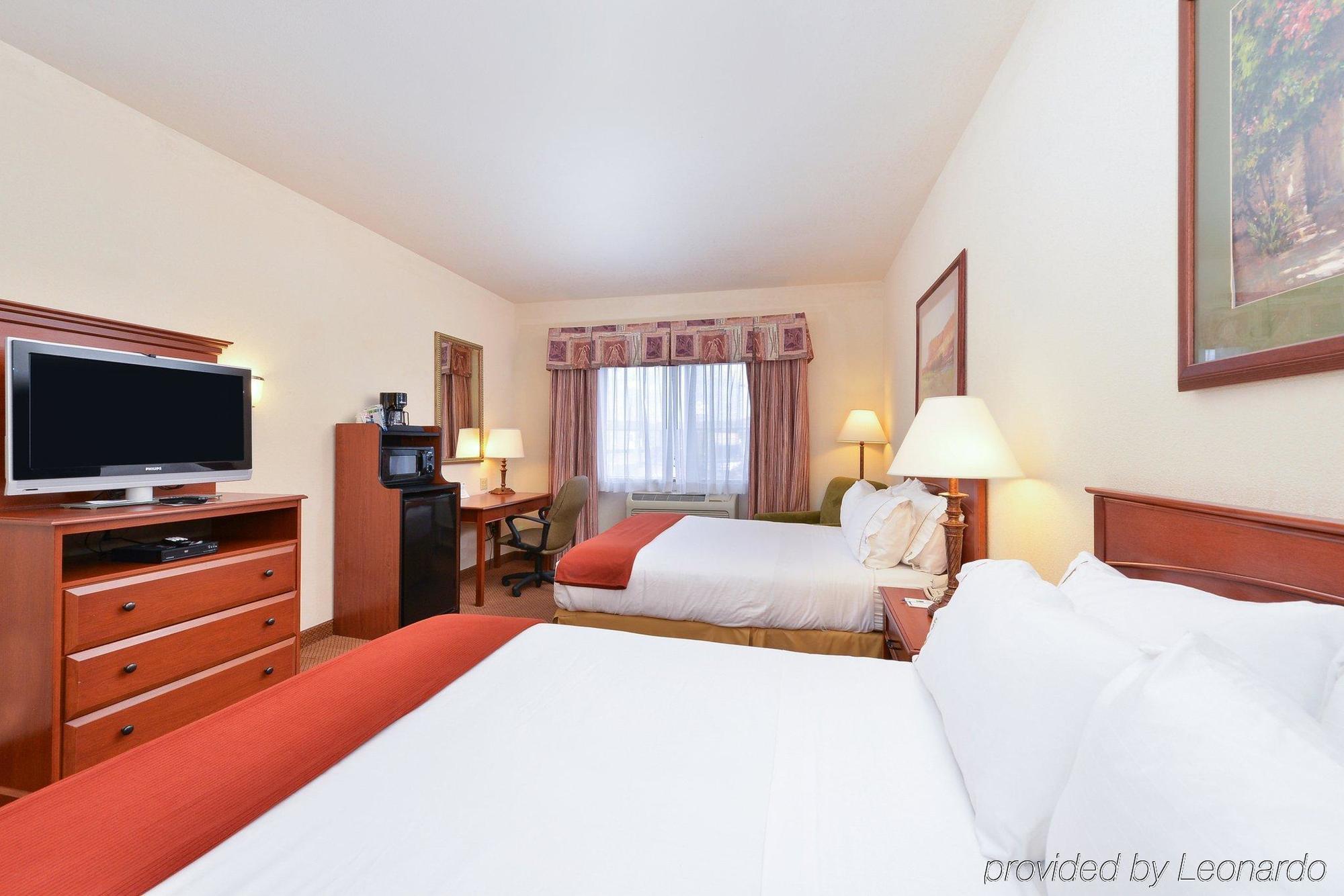 Express & By Ihg 2*